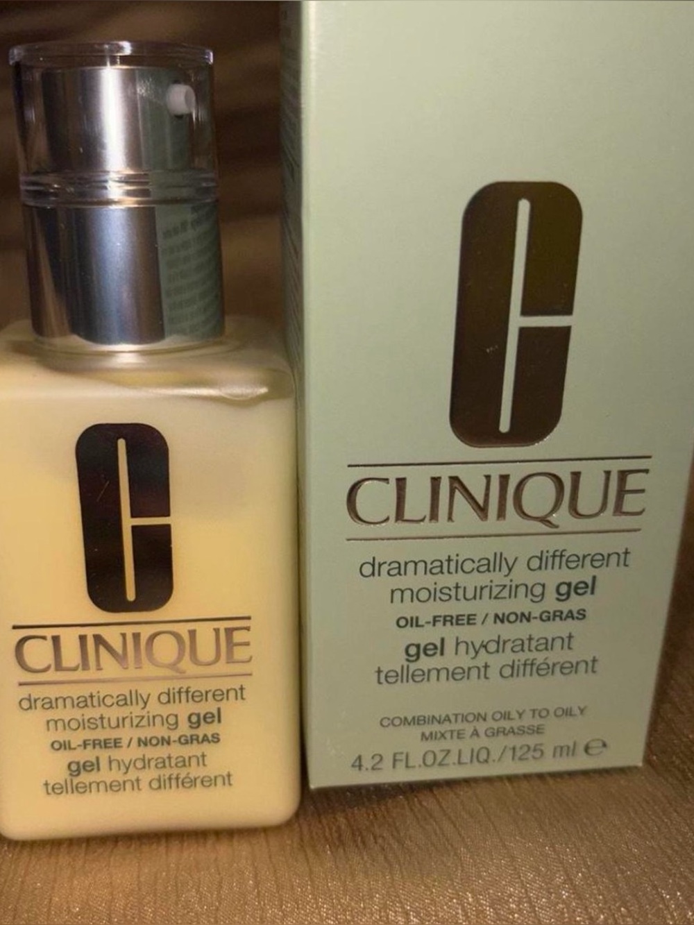 Clinique Dramatically Different Moisturizing Gel - Light Yellow (Oil-Free)